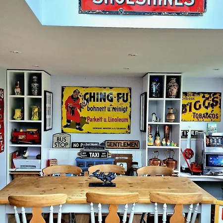 Englefield בית הארחה 3*