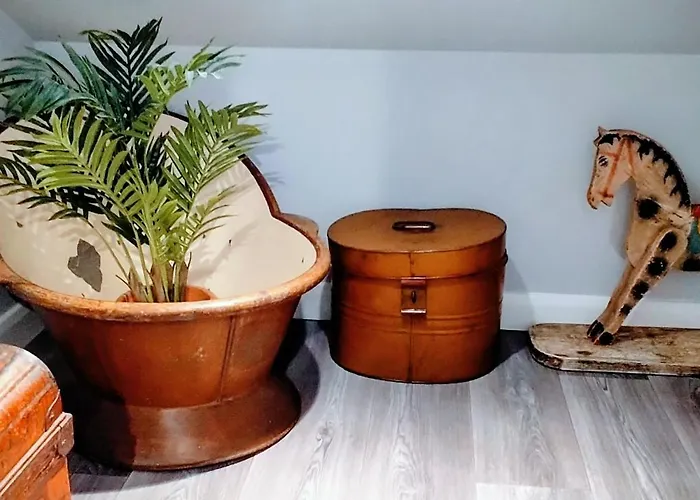 Englefield Guest house 3*